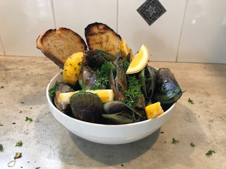 Grilled Mussels With Chili and Garlic (In 5 Easy Steps) Simply Meat Smoking