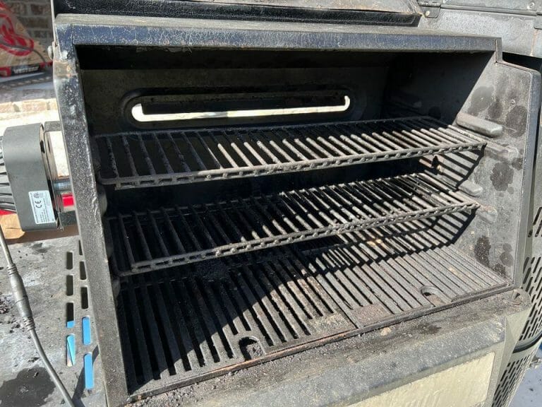 Guide to Gravity Feed Smokers — What Is It & How Does It Work? Simply